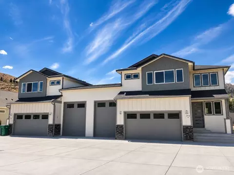 1716 Danny Boy Ln, Wenatchee, WA 98801