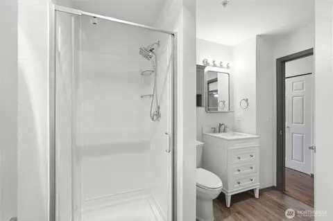 Bath - 1318 37th St #1304, Everett, WA 98201 photo 2 of 2