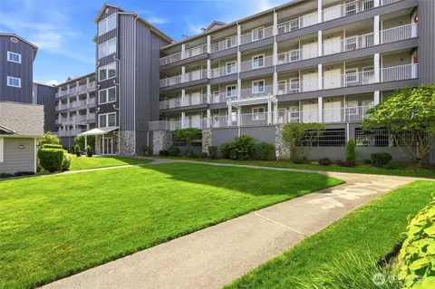 Exterior - 1318 37th St #1304, Everett, WA 98201 photo 5 of 6