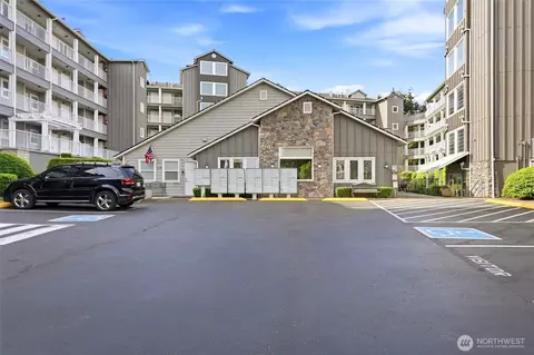 Exterior - 1318 37th St #1304, Everett, WA 98201 photo 4 of 6