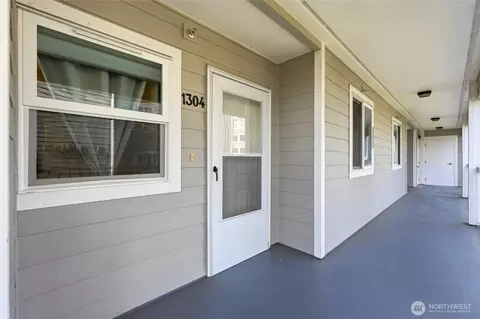 Exterior - 1318 37th St #1304, Everett, WA 98201 photo 1 of 6