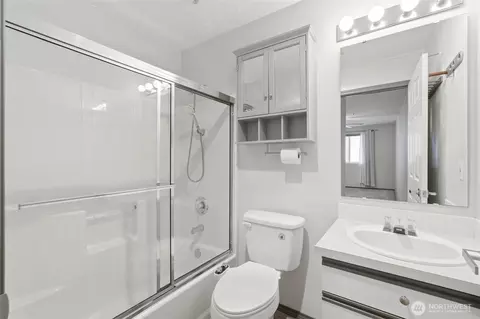 Bath - 1318 37th St #1304, Everett, WA 98201 photo 1 of 2