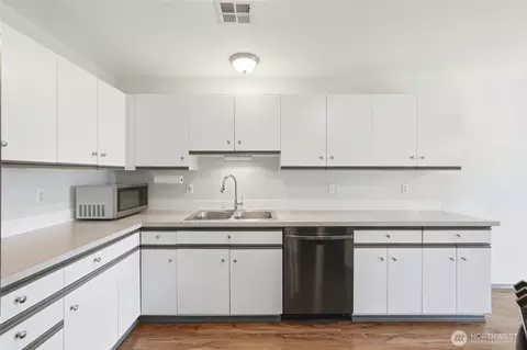 Kitchen - 1318 37th St #1304, Everett, WA 98201 photo 3 of 4