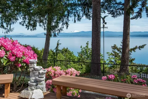 1985 Cascade View Dr, Camano Island, WA 98282