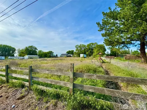 7566 Rainier Rd NE, Moses Lake, WA 98837