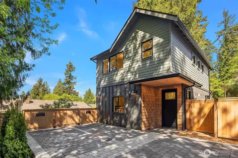 12414 NE 72nd St, Kirkland, WA 98033
