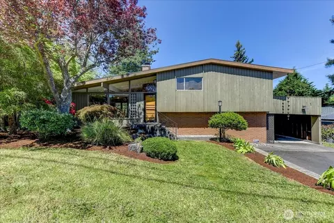 2102 N 171st St, Shoreline, WA 98133