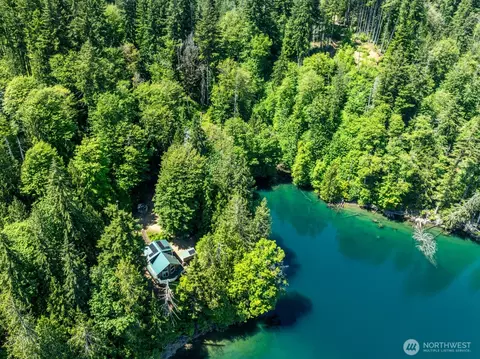 1620 W Cushman Ridge Rd, Hoodsport, WA 98548