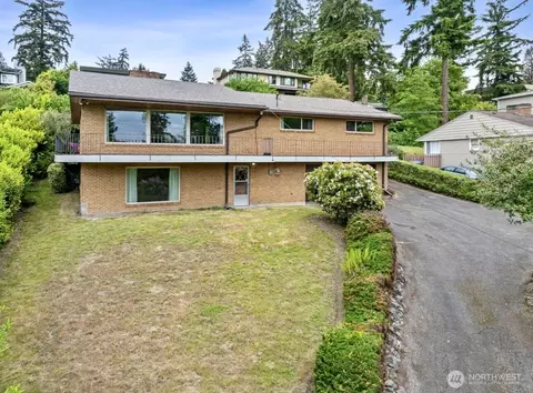 9510 Lake Washington Blvd NE, Bellevue, WA 98004