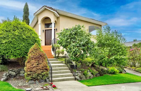 750 Maple St, Edmonds, WA 98020