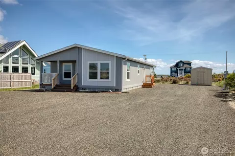 1414 Storm King Ave SW, Ocean Shores, WA 98569