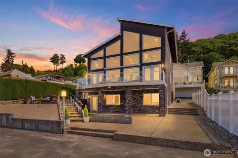 28630 Soundview Dr S, Des Moines, WA 98198