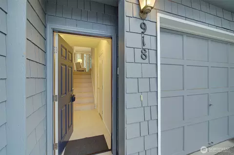 918 N 165th St #6, Shoreline, WA 98133