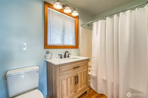 Bath - 942 Deer Harbor Rd, Eastsound, WA 98245 photo 2 of 3