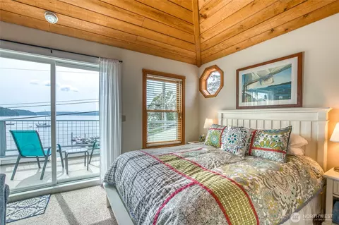 Bedroom - 942 Deer Harbor Rd, Eastsound, WA 98245 photo 3 of 5