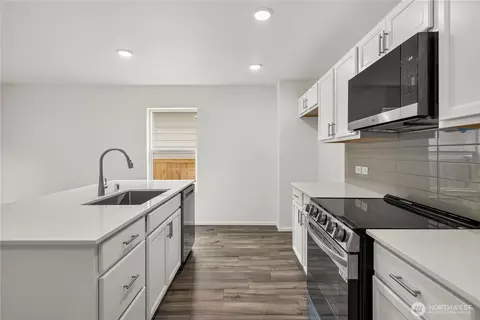 Kitchen - 115 Willowbrook Dr, Chehalis, WA 98532 photo 4 of 4