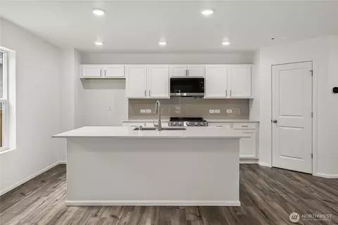 Kitchen - 115 Willowbrook Dr, Chehalis, WA 98532 photo 2 of 4