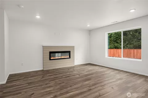 Living - 115 Willowbrook Dr, Chehalis, WA 98532 photo 2 of 4