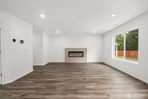 Living - 115 Willowbrook Dr, Chehalis, WA 98532 photo 1 of 4