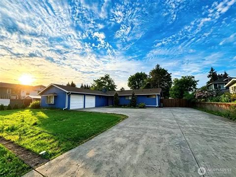 1836 NE 16th St, Renton, WA 98056