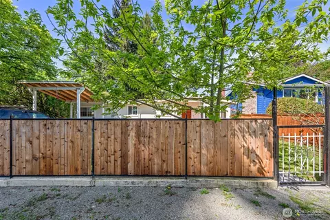 13721 37th Ave NE, Seattle, WA 98125