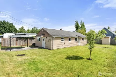 805 12 4th Ave SW, Puyallup, WA 98371