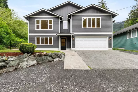 521 Rainbow Dr, Sedro Woolley, WA 98284