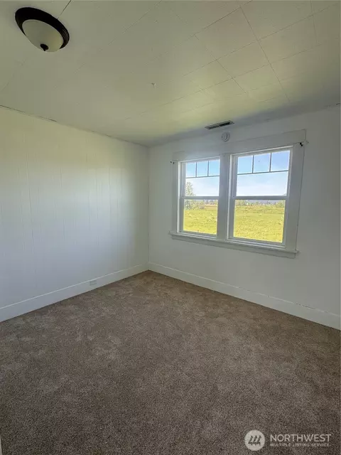 Bedroom - 20016 Orville Rd E, Orting, WA 98360 photo 4 of 7