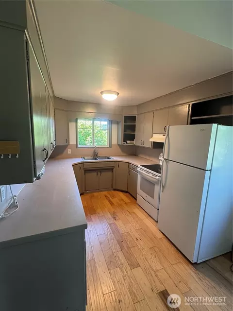 Kitchen - 20016 Orville Rd E, Orting, WA 98360 photo 1 of 1