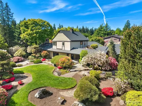 7720 NE 8th St, Medina, WA 98039