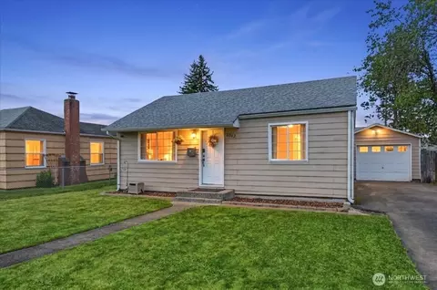3042 Field St, Longview, WA 98632