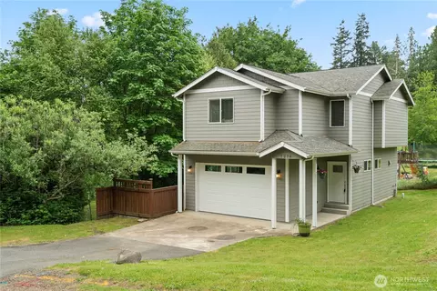 7270 E Grandview St, Port Orchard, WA 98366