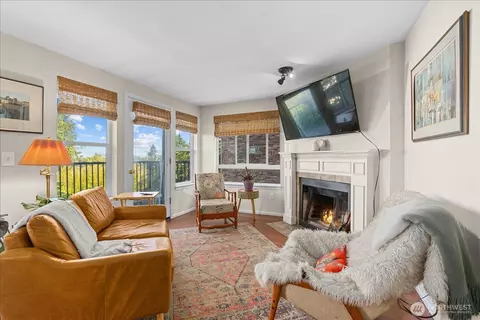 7814 Greenwood Ave N #205, Seattle, WA 98103