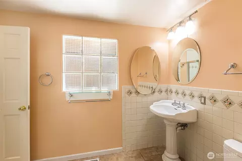Bath - 123 Forest Ridge Dr, Sequim, WA 98382 photo 3 of 3