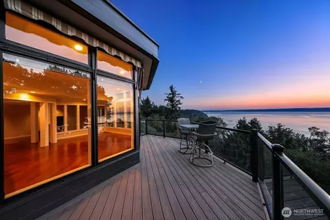 1919 SW Cove Point Rd, Burien, WA 98146