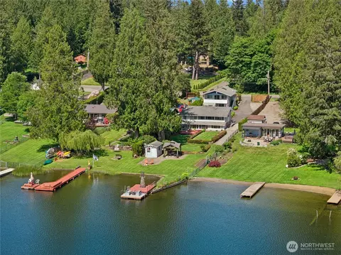 31025 E Lake Morton Dr SE, Kent, WA 98042
