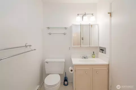 Bath - 370 Dungeness Mdws, Sequim, WA 98382 photo 2 of 3