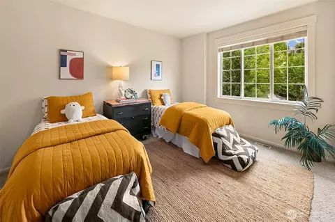 Bedroom - 107 29th Ave E, Seattle, WA 98112 photo 3 of 4