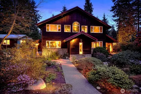 2970 Smugglers Cove Rd, Greenbank, WA 98253