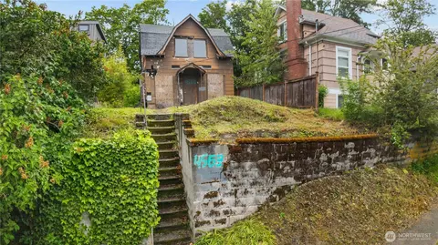 4563 33rd Ave S, Seattle, WA 98118