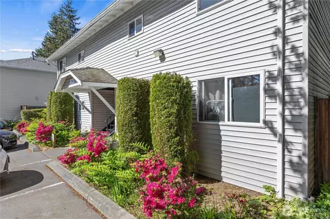 7700 196th St SW #C, Edmonds, WA 98026