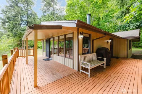 30 NE Alta Vista Dr, Belfair, WA 98528