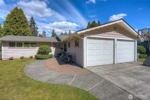 1045 Sunrise Ln, Fircrest, WA 98466