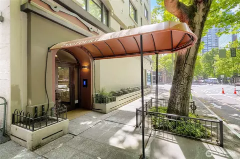 2700 4th Ave #301, Seattle, WA 98121