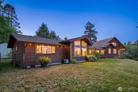 38104 Hillview Ln NE, Hansville, WA 98340