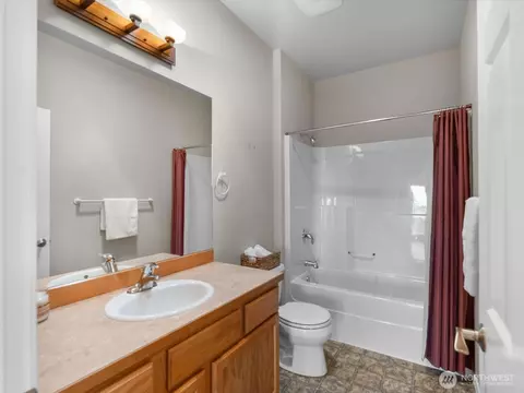 Bath - 1003 Haven Heights Dr, Sequim, WA 98382 photo 4 of 5