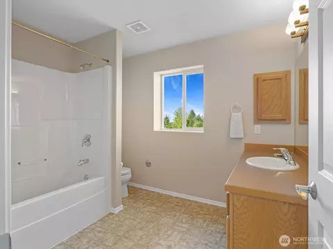 Bath - 1003 Haven Heights Dr, Sequim, WA 98382 photo 5 of 5