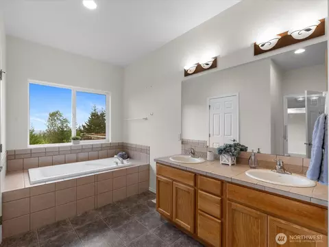 Bath - 1003 Haven Heights Dr, Sequim, WA 98382 photo 1 of 5
