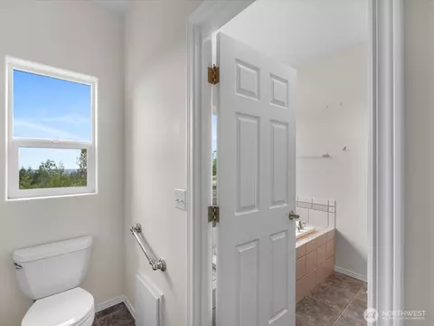 Bath - 1003 Haven Heights Dr, Sequim, WA 98382 photo 3 of 5