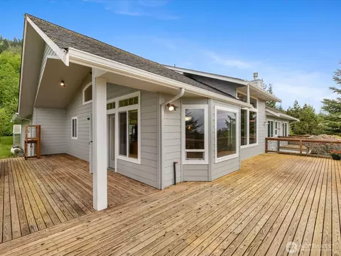 Exterior - 1003 Haven Heights Dr, Sequim, WA 98382 photo 4 of 8